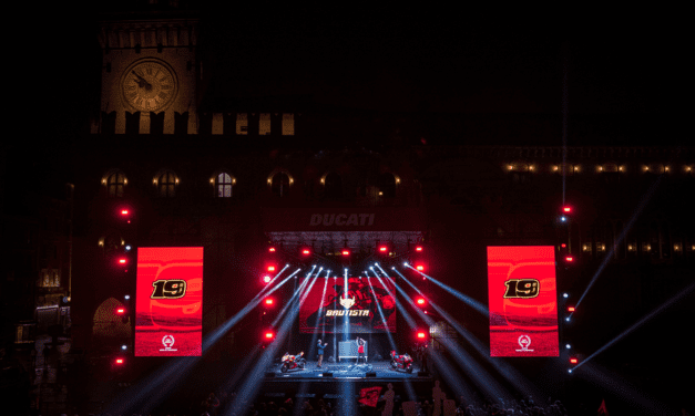 Bologna & Piazza Maggiore Turn Red