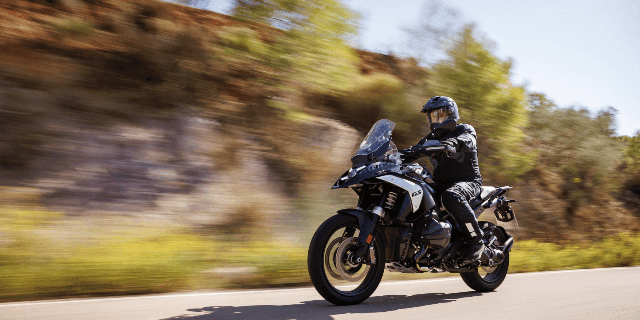 New BMW R 1300 GS GETS METZELER RUBBER