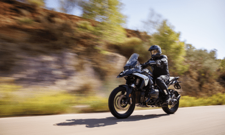 New BMW R 1300 GS GETS METZELER RUBBER